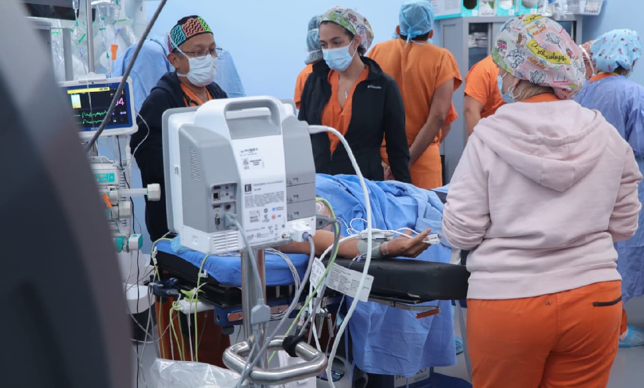 Instituto Oncológico Nacional inaugura sistema robótico Da Vinci Xi y beneficiará a 1,200 pacientes en cinco años