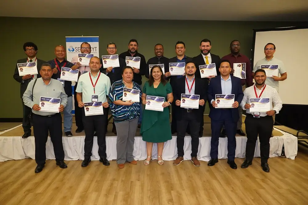 todos-los-tutores Panamá impulsa el talento joven en ciencias espaciales