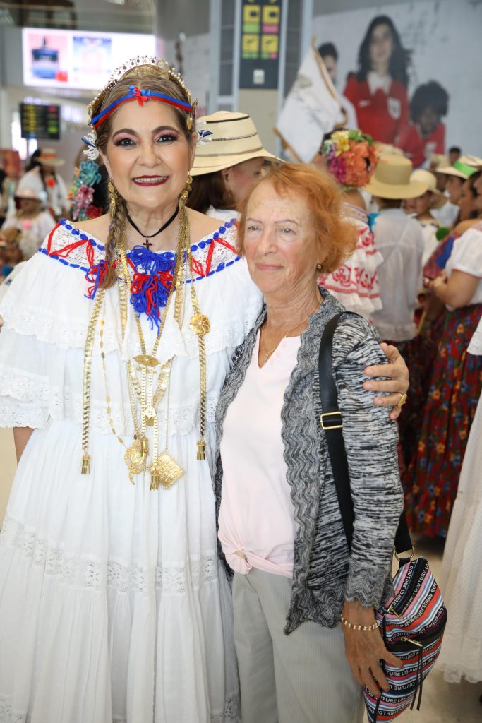 IMG-20250725-WA0126-683x1024 Aeropuerto de Tocumen se viste de pollera en un desfile que celebra la identidad panameña ante el mundo