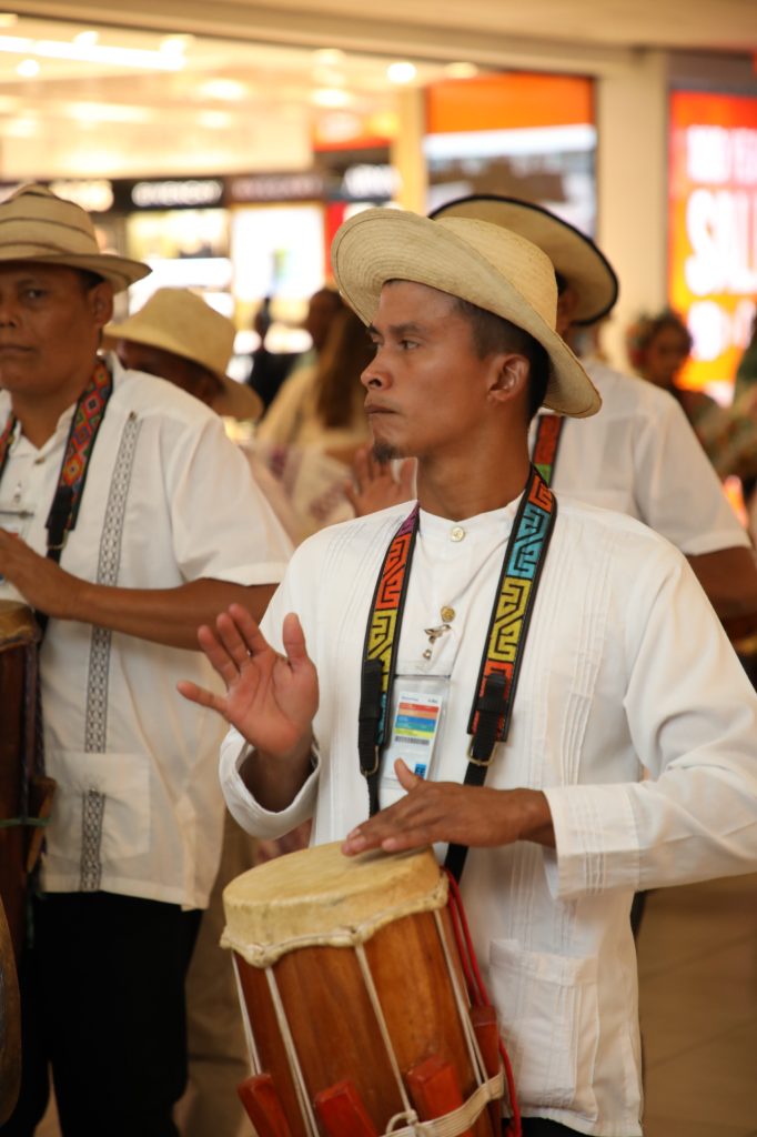 IMG-20250725-WA0135-682x1024 Aeropuerto de Tocumen se viste de pollera en un desfile que celebra la identidad panameña ante el mundo