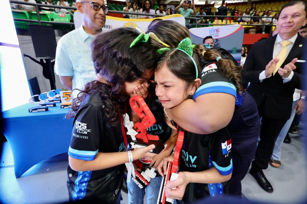 WhatsApp-Image-2025-10-02-at-5.10.34-PM-2-scaled-1-1024x682 Panamá se prepara para brillar en la Olimpiada Mundial de Robótica en Singapur